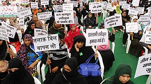 طلاقِ ثلاثہ بل کے خلاف مسلم خواتین کا احتجاج