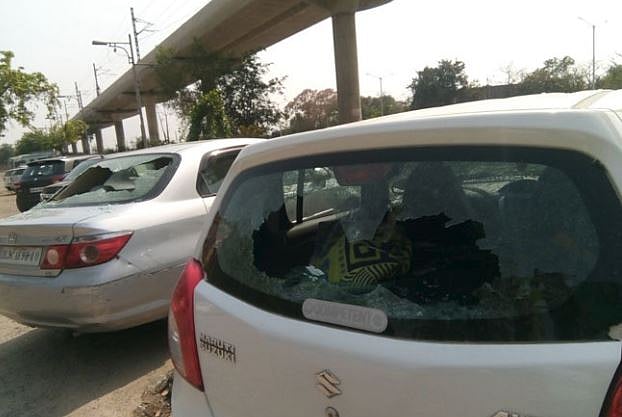 کار کے ٹوٹے ہوئے شیشے