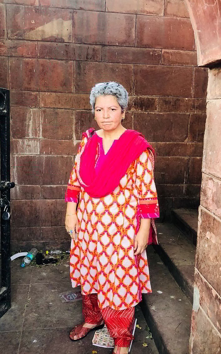 مولانا آزاد کی قبر گندگی اور دھول کی نذر