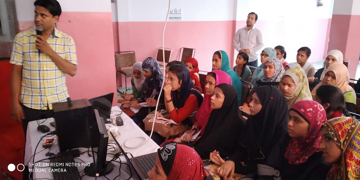 مفت سمر کیمپ میں بچے سیکھ رہے ہیں پروگرامنگ اور کوڈنگ