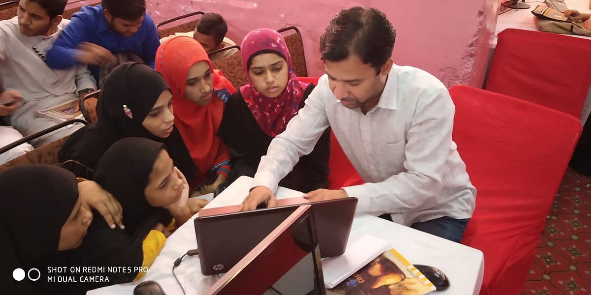 مفت سمر کیمپ میں بچے سیکھ رہے ہیں پروگرامنگ اور کوڈنگ