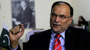 پاکستان کے وزیر داخلہ پر قاتلانہ حملہ