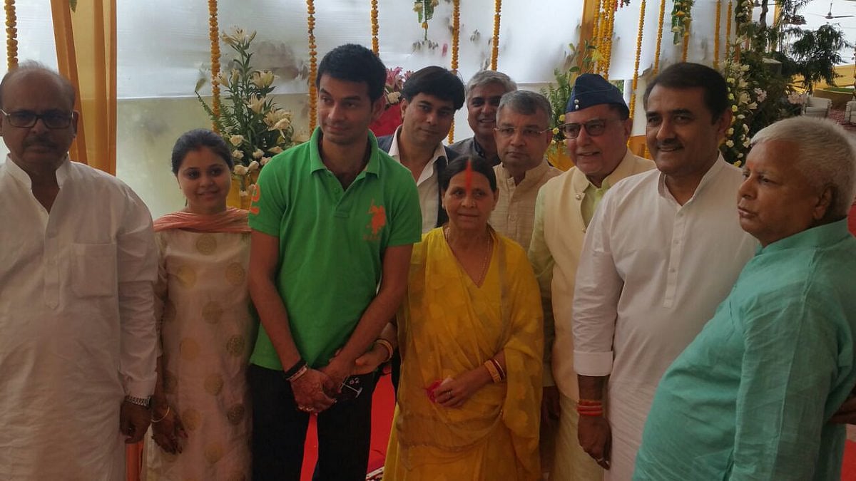 تیج پرتاپ کی شادی میں نتیش سمیت کئی رہنماؤں کی شرکت