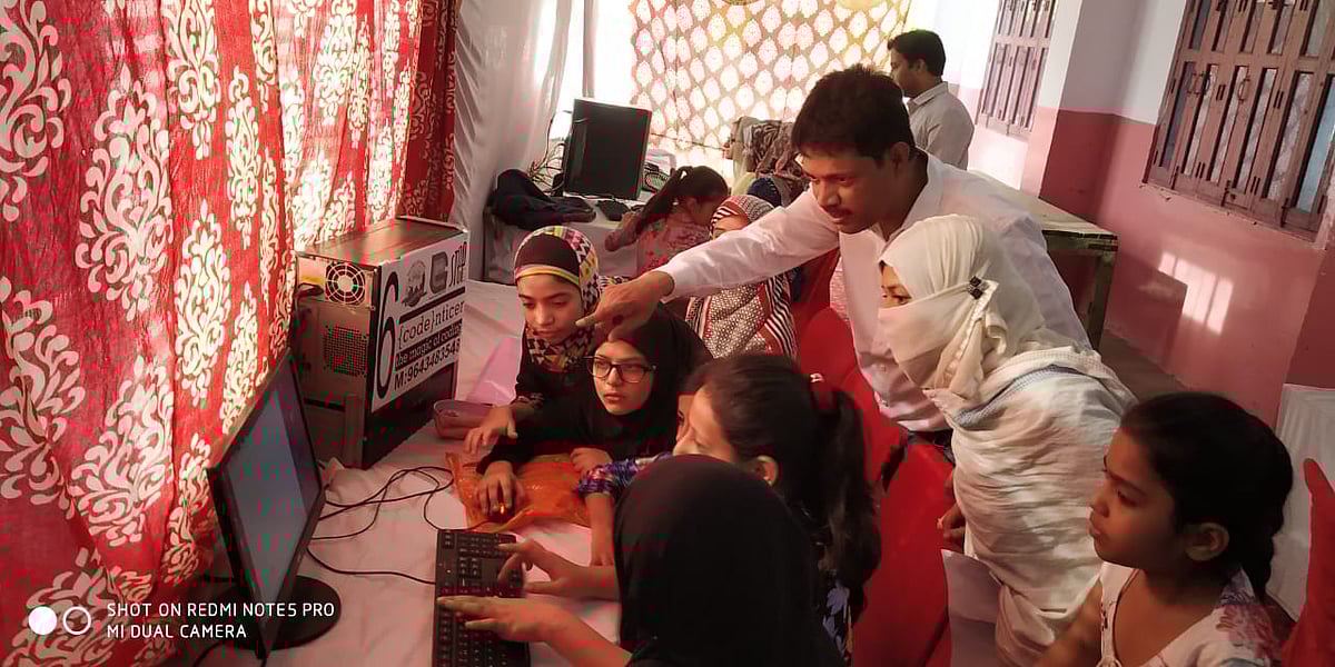 مفت سمر کیمپ میں بچے سیکھ رہے ہیں پروگرامنگ اور کوڈنگ