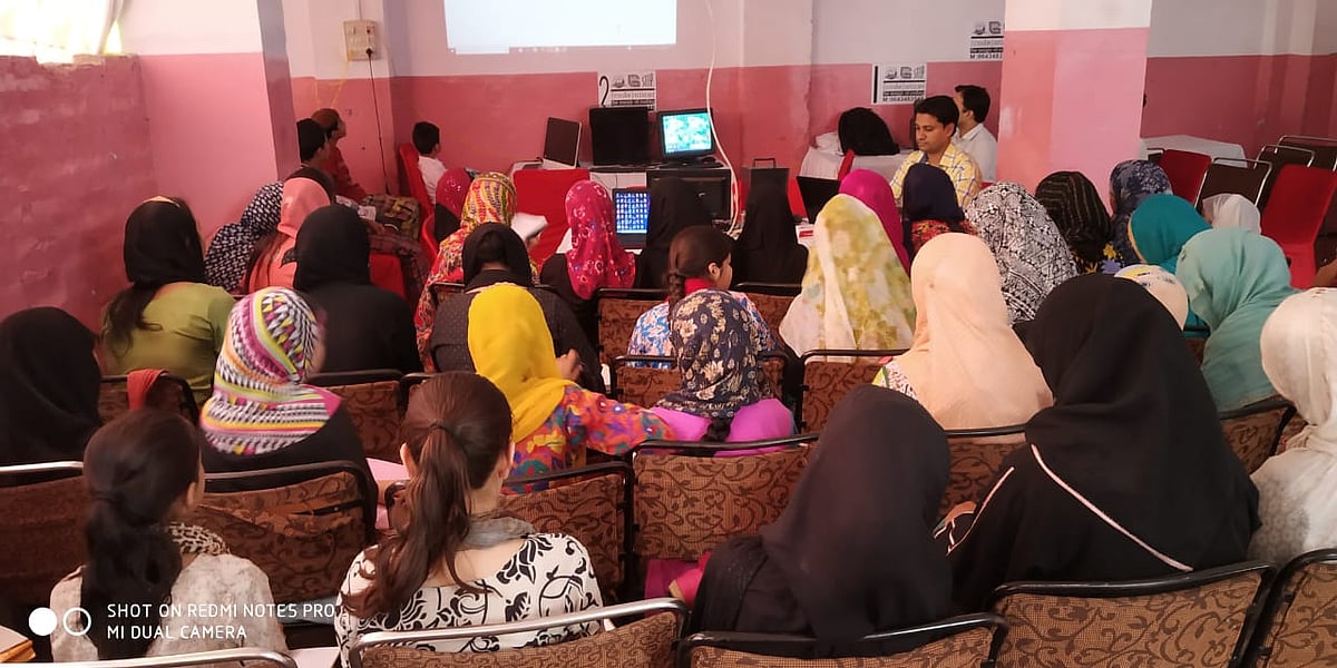 مفت سمر کیمپ میں بچے سیکھ رہے ہیں پروگرامنگ اور کوڈنگ