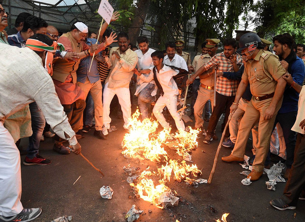 کرناٹک LIVE: جمہوریت کے قتل کے خلاف ہم متحد ہیں، کانگریس