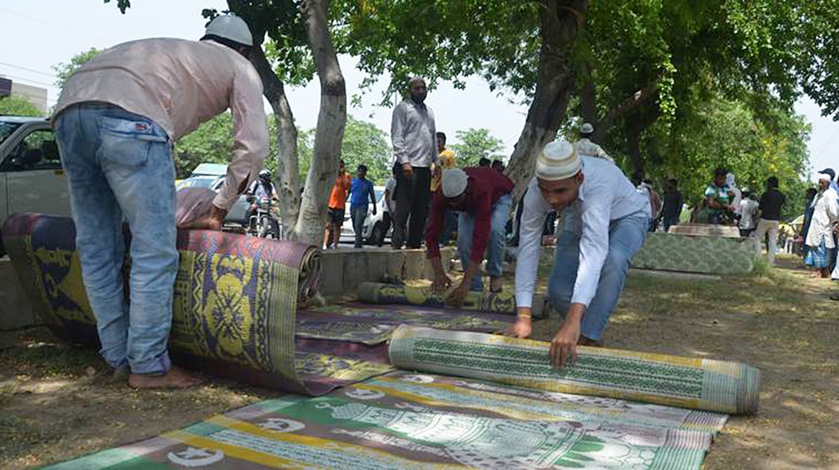 گڑگاؤں میں نماز کی ادائیگی کا منظر