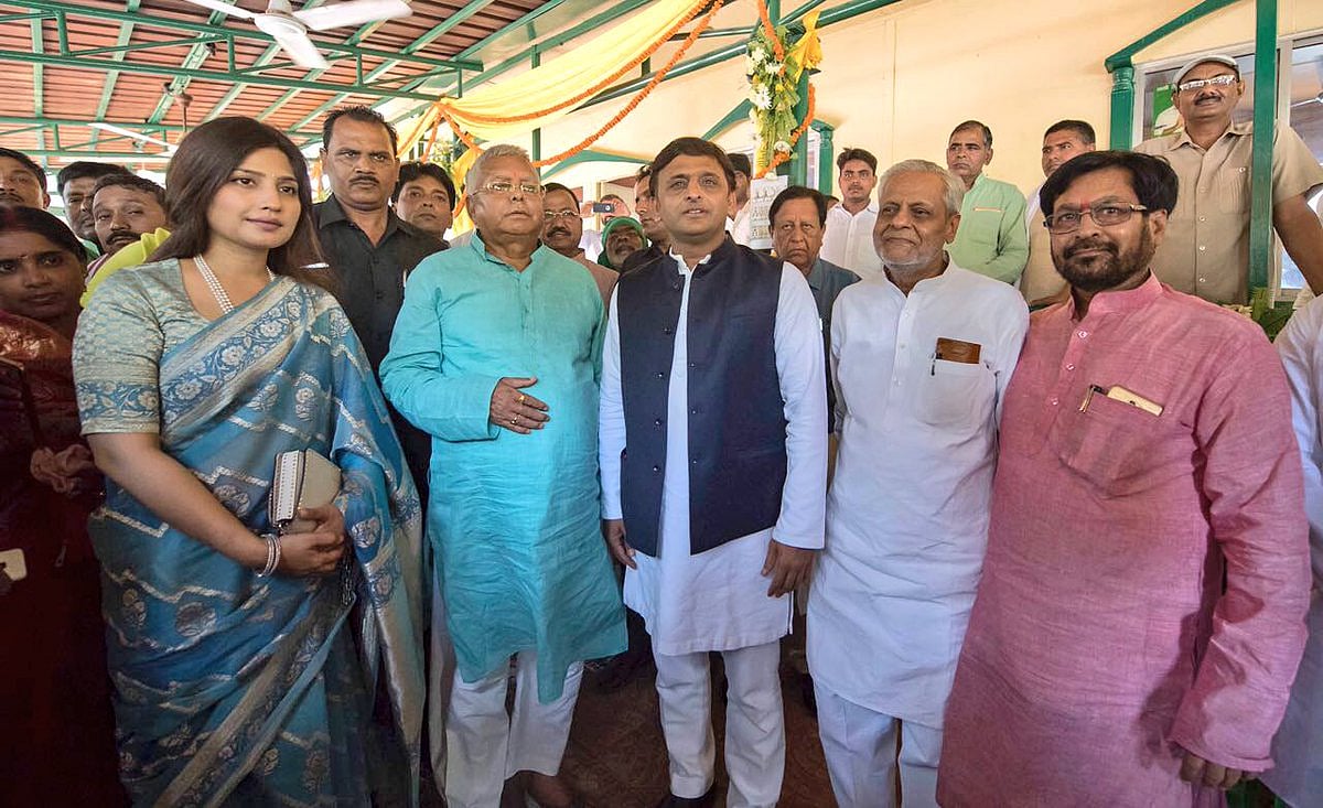 تیج پرتاپ کی شادی میں نتیش سمیت کئی رہنماؤں کی شرکت