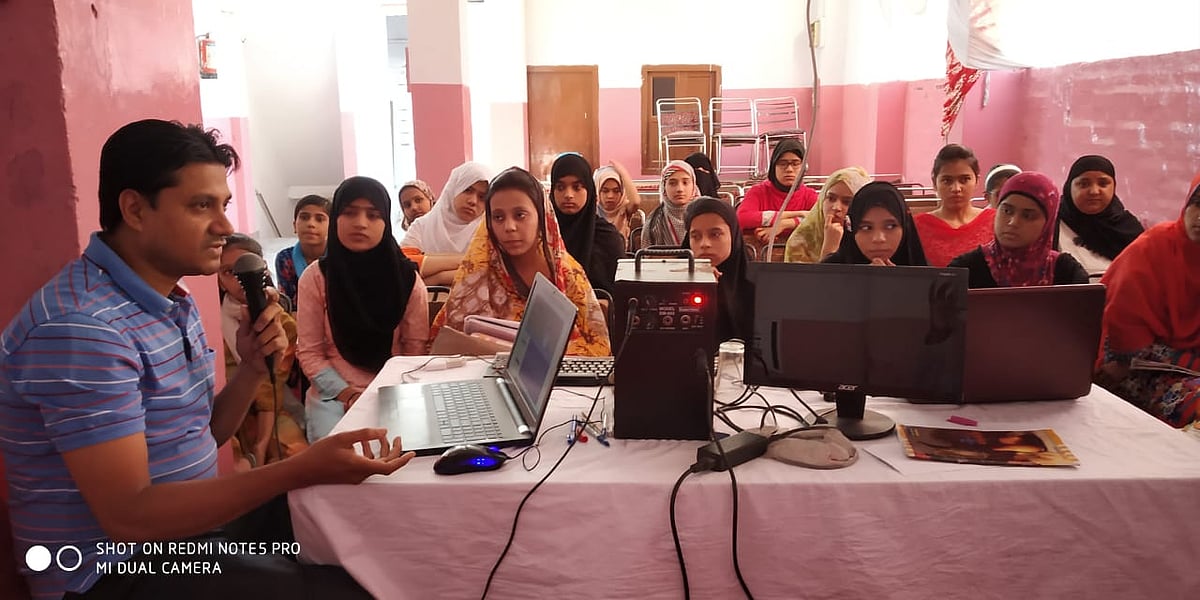 مفت سمر کیمپ میں بچے سیکھ رہے ہیں پروگرامنگ اور کوڈنگ