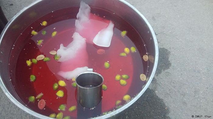 پاکستانی سکھوں کا مسلمانوں کو روزہ افطار کرانا، بھائی چارے کی مثال