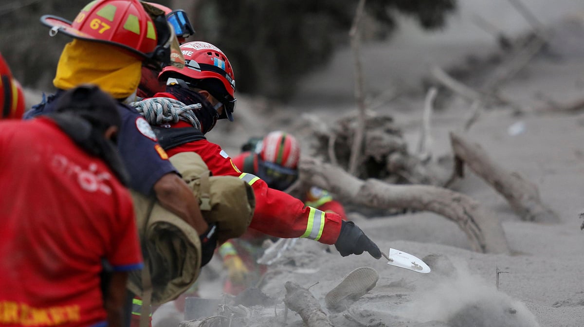 گوئٹے مالا میں آتش فشاں پھٹنے سے تباہی، 69 ہلاک