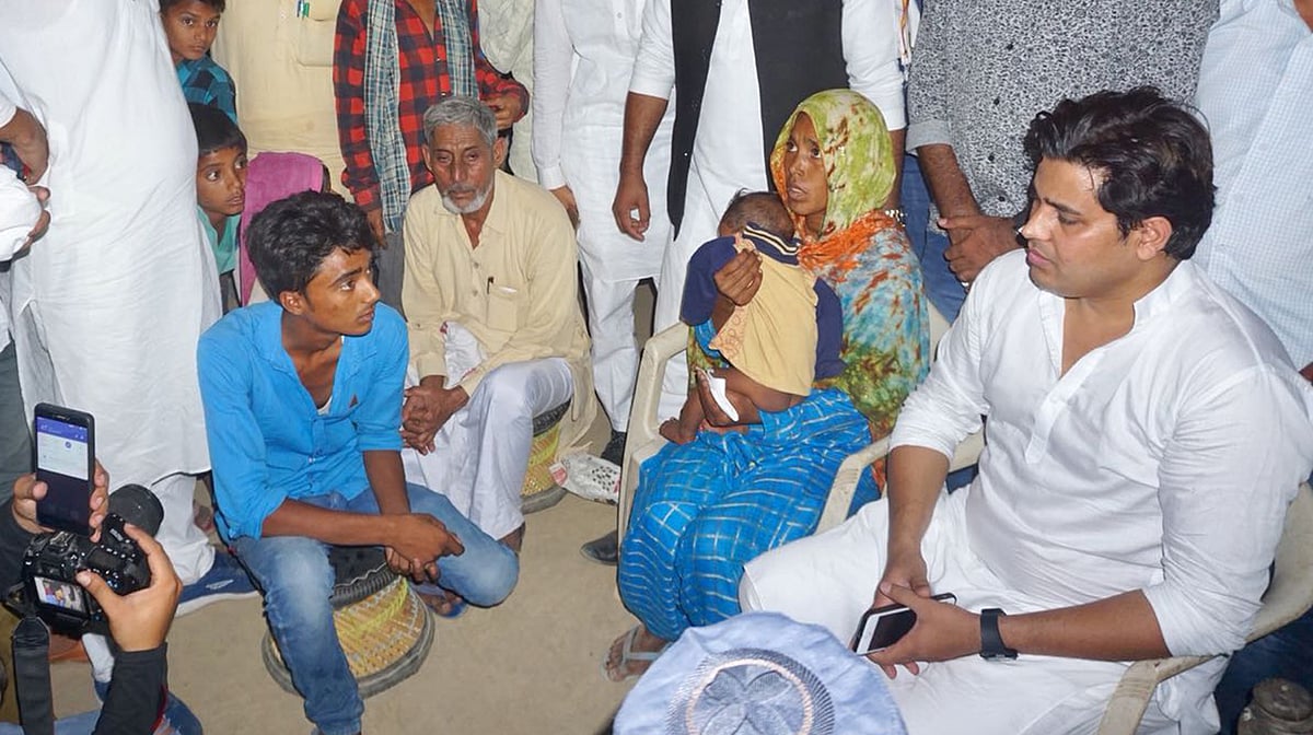 عیدی دینے پہلو خان اور عمر کے گھر پہنچے عمران پرتاپ گڑھی