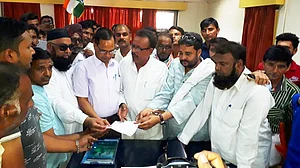 لکھنؤ میں پولس لاٹھی چارج سے کانگریسی مشتعل