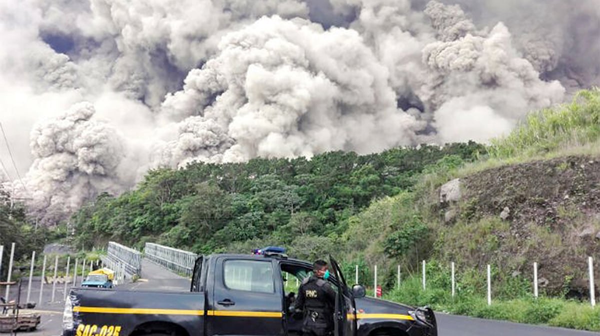 گوئٹے مالا میں آتش فشاں پھٹنے سے تباہی، 69 ہلاک