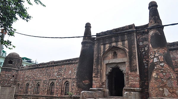 دہلی: ’کھڑکی مسجد‘ کو مہارانا پرتاپ کا قلعہ بنانے کی کوشش!