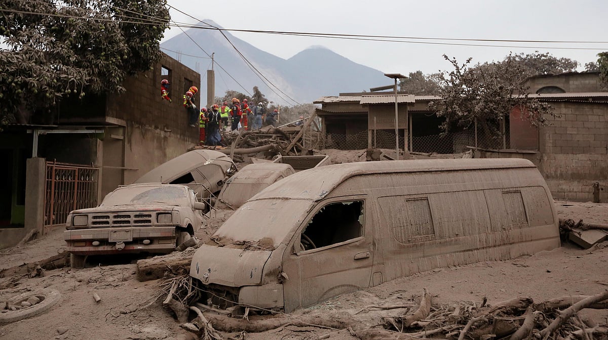 گوئٹے مالا میں آتش فشاں پھٹنے سے تباہی، 69 ہلاک