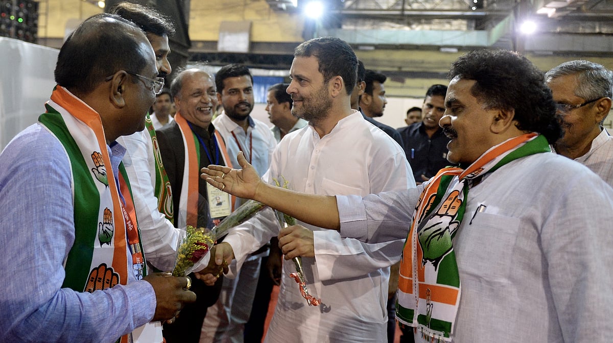 اپنے استاد اڈوانی کا بھی احترام نہیں کرتے مودی: راہل گاندھی