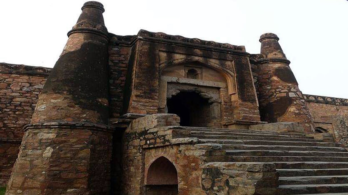 دہلی: ’کھڑکی مسجد‘ کو مہارانا پرتاپ کا قلعہ بنانے کی کوشش!