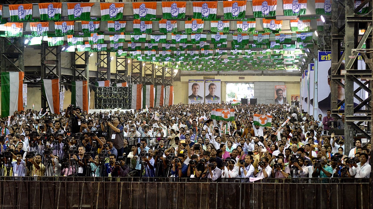 اپنے استاد اڈوانی کا بھی احترام نہیں کرتے مودی: راہل گاندھی