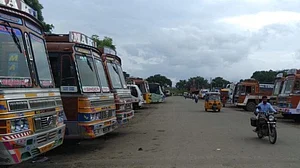 آج سے ٹرک-بس آپریٹرز کی غیر معینہ ہڑتال، ضروری سامانوں کی سپلائی متاثر