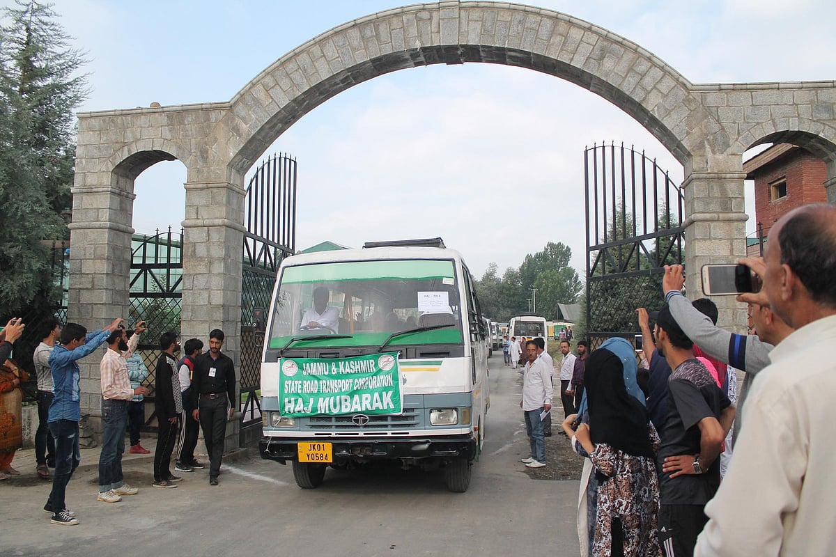 کشمیری عازمین حج کی مدینہ منورہ کے لئے روانگی شروع