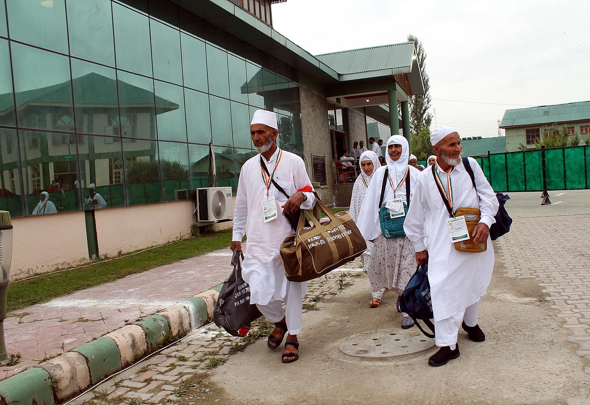 کشمیری عازمین حج کی مدینہ منورہ کے لئے روانگی شروع