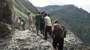 آفت زدہ پہاڑ میں تباہی کی برسات