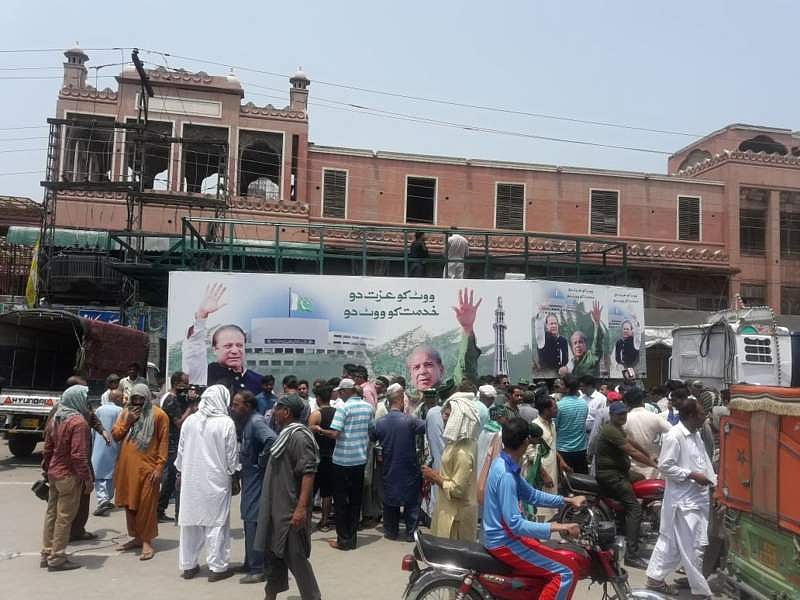 پاکستان: نواز شریف گرفتار، خود کو کیا قانون کے حوالے