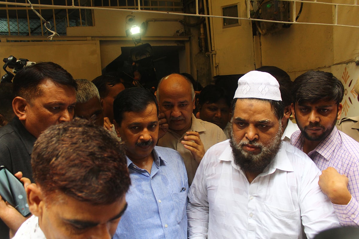 کیجریوال کا رابعہ گرلز اسکول کا دورہ، کہا سخت کارروائی ہوگی