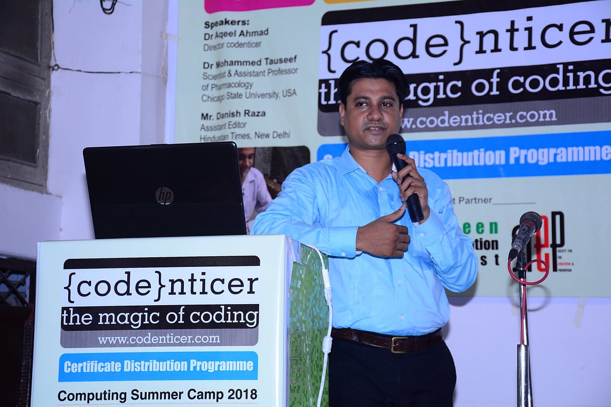 ’کمپیوٹنگ سمر کیمپ‘ اختتام پذیر، بچوں کے درمیان سرٹیفکیٹ تقسیم