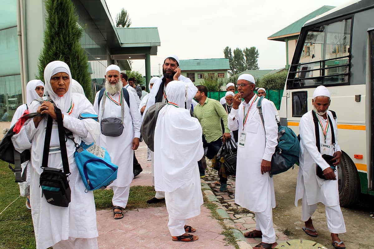 کشمیری عازمین حج کی مدینہ منورہ کے لئے روانگی شروع