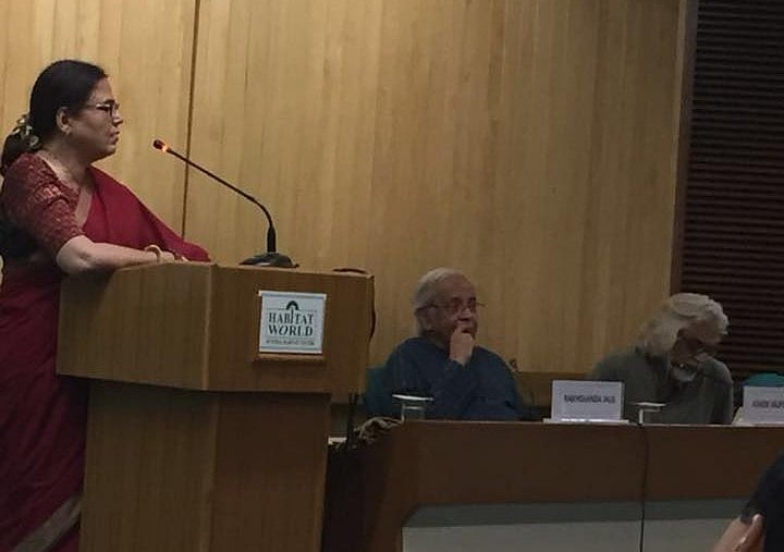 جب بھی ملتی ہے مجھے اجنبی لگتی کیوں ہے   