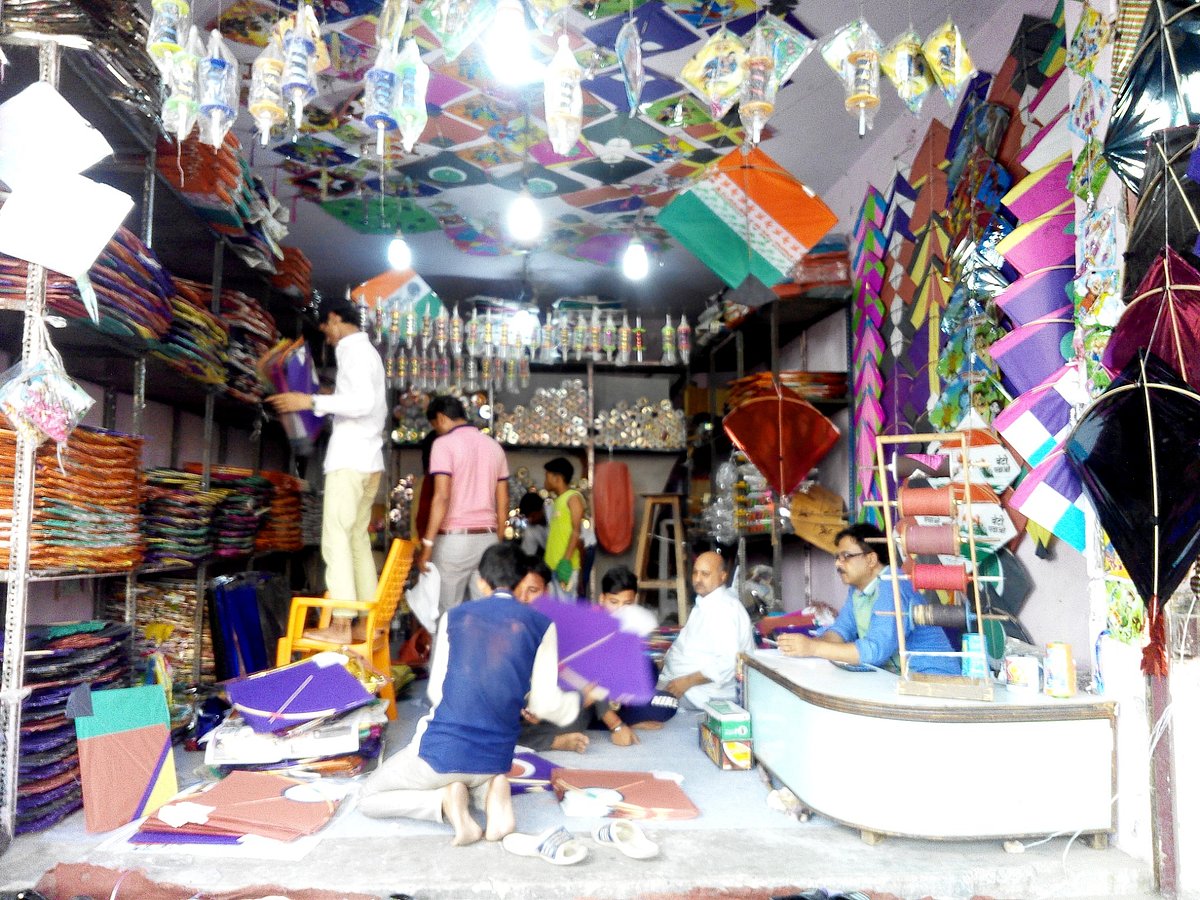 دہلی: موسم کے مطابق رنگ بدلتا جعفرآباد مین روڈ کا بازار