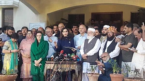 پاکستان: حزب اختلاف کی عمران کو گھیرنے کی تیاری، اپنے امیدوار نامزد کریں گے