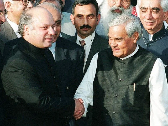 پاکستان کے سابق وزیر اعظم نواز شریف کے ساتھ 