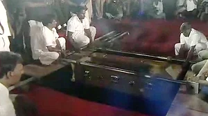 کروناندھی مرینا ساحل پر سپرد خاک، سبھی کی آنکھیں نم