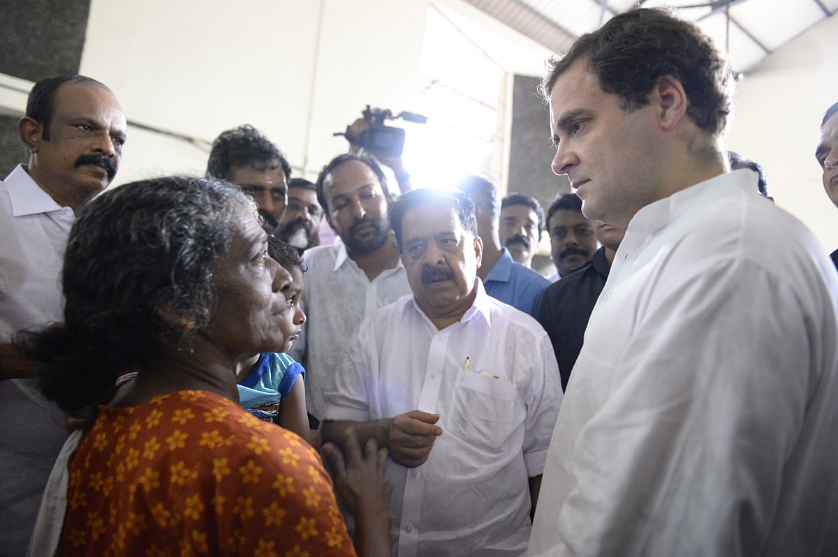 راہل گاندھی کا سیلاب زدہ کیرالہ کا دورہ، متاثرین سے ملاقات