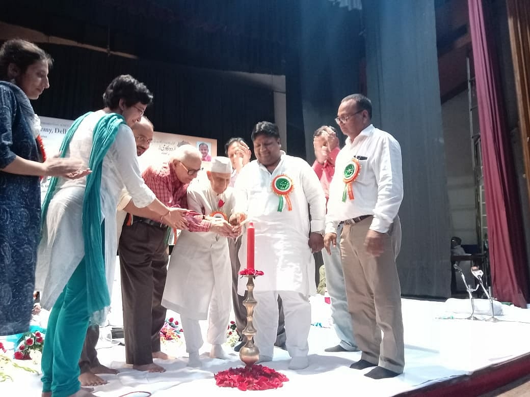 اردو اکادمی دہلی کے زیر اہتمام ’مشاعرہ جشن آزادی‘ کا شاندر انعقاد