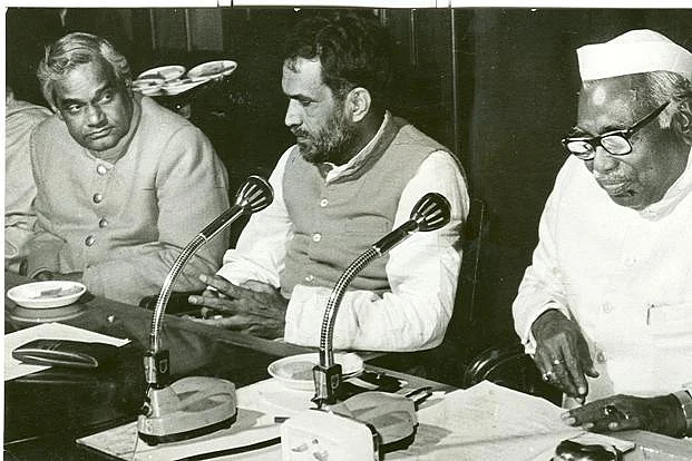 سابق وزیر اعظم چندر شیکھر اور سابق مرکزی وزیر جگ جیون رام کے ساتھ 