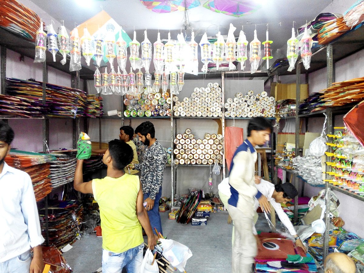 دہلی: موسم کے مطابق رنگ بدلتا جعفرآباد مین روڈ کا بازار