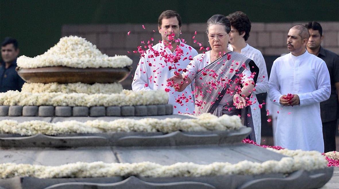 راجیو گاندھی کی یوم پیدائش پر سونیا و راہل نے پیش کی خراج عقیدت