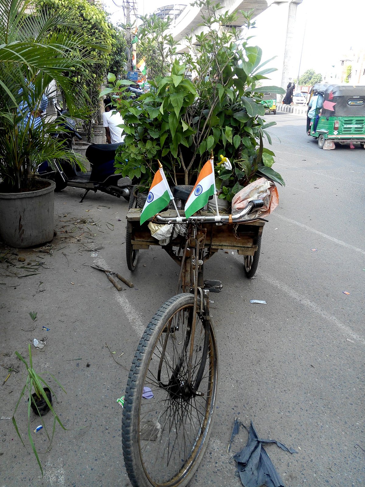 دہلی: موسم کے مطابق رنگ بدلتا جعفرآباد مین روڈ کا بازار