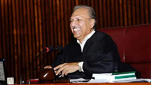 پاکستان: صدارتی امیدوار کے طور پر عارف علوی کی نامزدگی