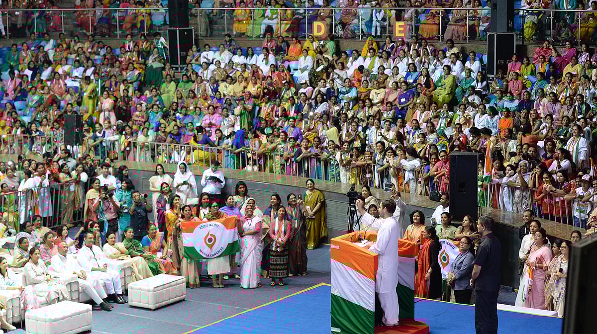 وزیر اعظم بلٹ ٹرین پر تو بولتے ہیں، عصمت دری پر نہیں: راہل