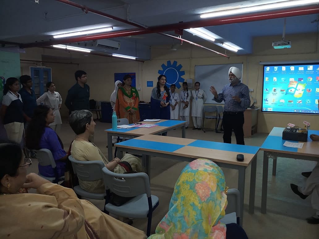 رابعہ گرلز اسکول میں ’اٹل ٹنکرنگ لیب‘ کا افتتاح