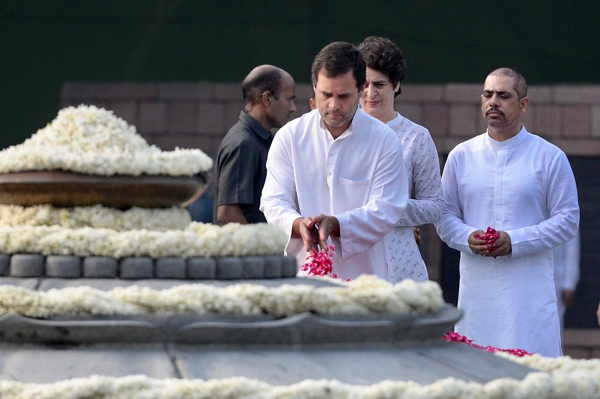 راجیو گاندھی کی یوم پیدائش پر سونیا و راہل نے پیش کی خراج عقیدت