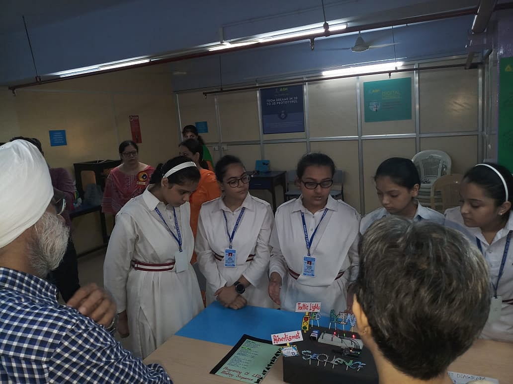 رابعہ گرلز اسکول میں ’اٹل ٹنکرنگ لیب‘ کا افتتاح