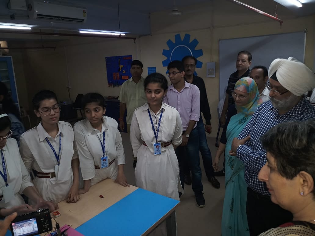 رابعہ گرلز اسکول میں ’اٹل ٹنکرنگ لیب‘ کا افتتاح
