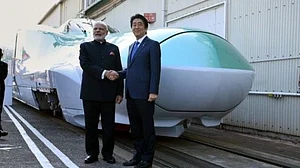 وزیر اعظم کا بلیٹ ٹرین کا خواب پٹری سے اترا