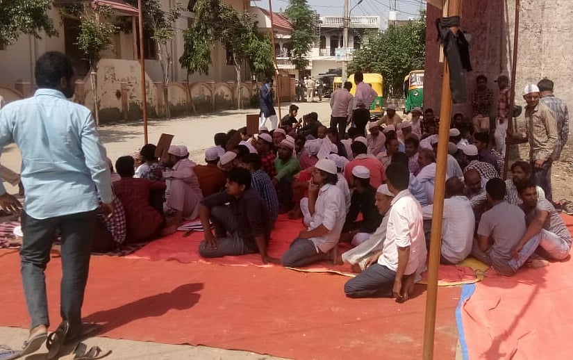 گڑگاؤں: مدینہ مسجد کے باہر دھرنا جاری، جمعہ کے پیش نظر شہر بھر میں سخت سکورٹی